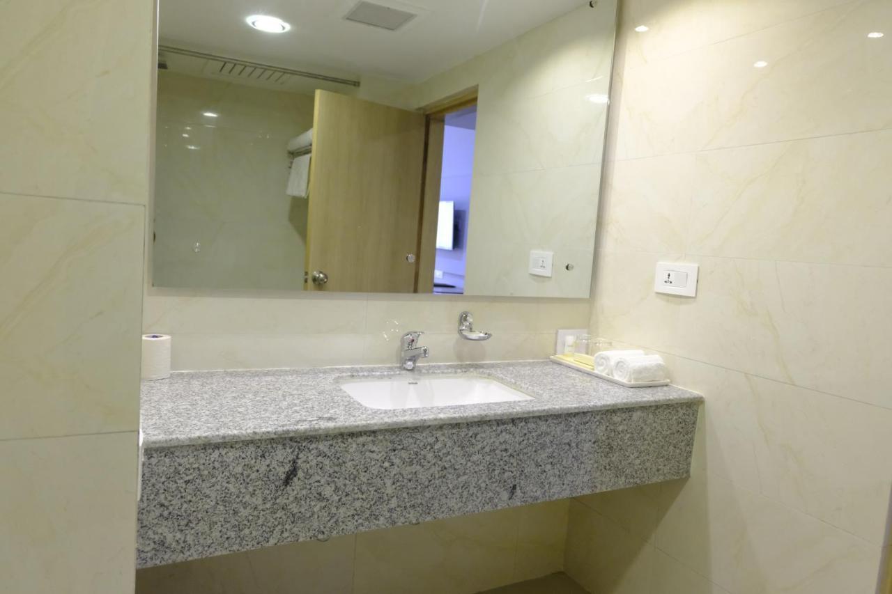 Hotel Nirvana By Luxury International Paklihwa Εξωτερικό φωτογραφία